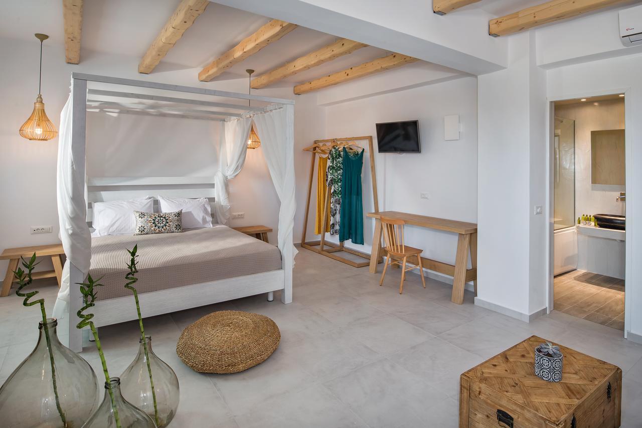 Casa Vitae Hotel Kamari (Santorini)