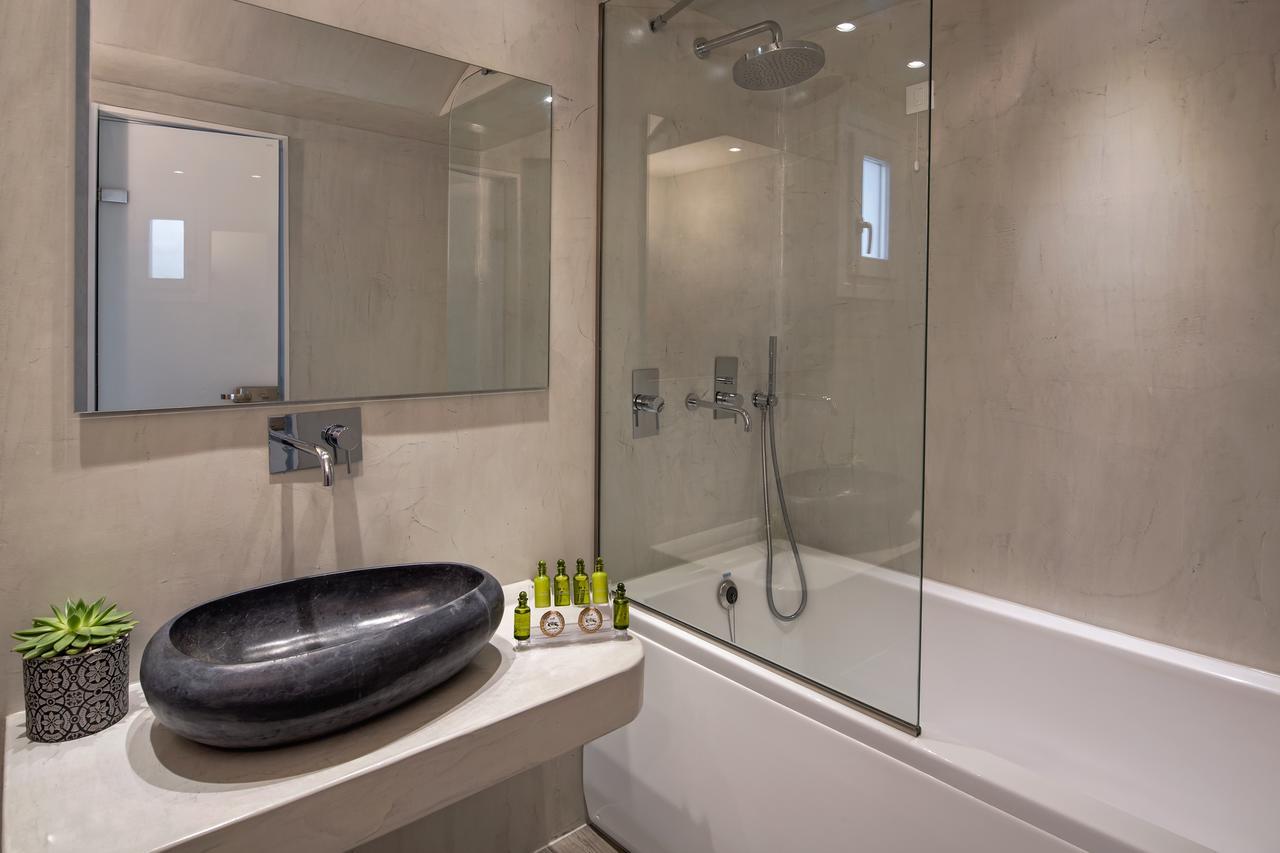 Casa Vitae Hotel Kamari (Santorini)